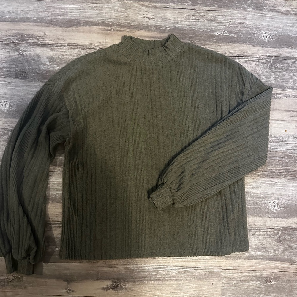 Green super soft sweater size S